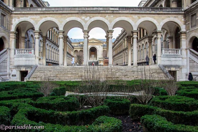 paris hospital hidden garden off the beaten path