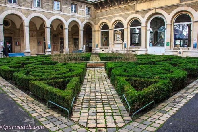 secret courtyard garden hotel dieu paris hospital